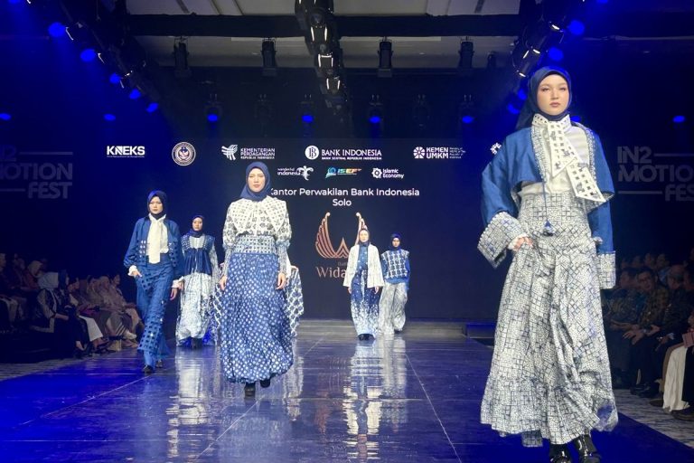 Modest Fashion Makin Digandrungi, Tak Cuma untuk Perempuan Berhijab