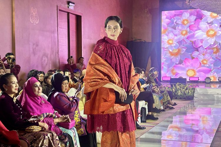 Guruh Soekarnoputra Ubah Limbah Perca Batik Jadi Busana Bernilai Seni